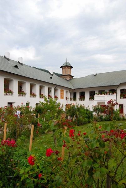 manastirea-cozia-2