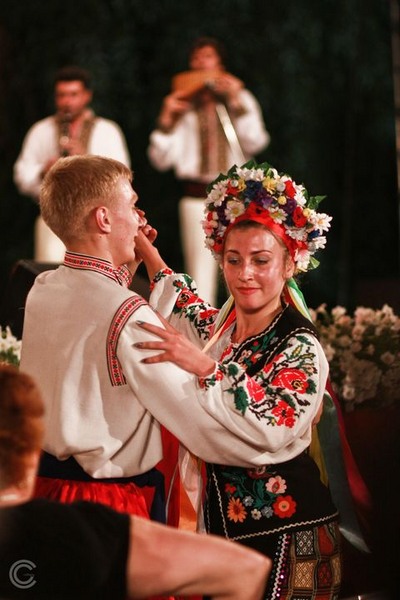 ucrainienii danseaza pe acorduri romanesti