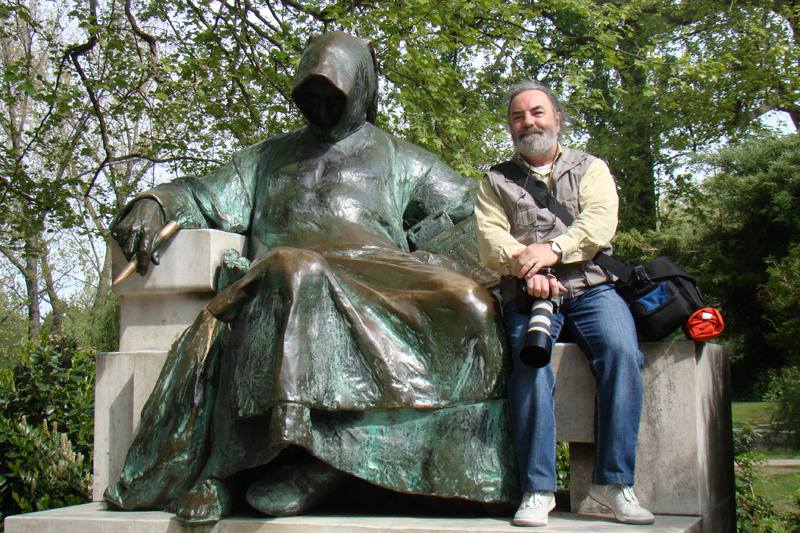 Roberto cu statuia anonimului