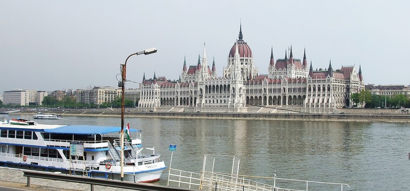 cladirea-parlamentului