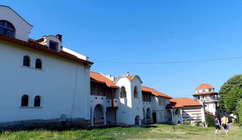 1-manastirea-dervent