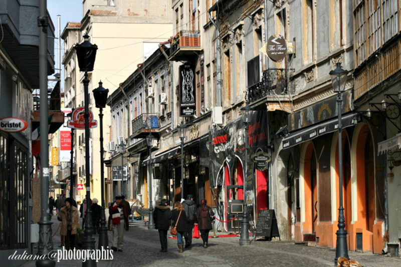 streets-in-old-town-bucharest